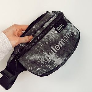 Lululemon graphic bag